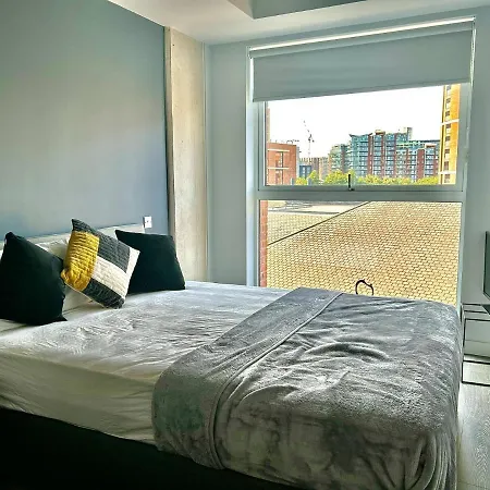 Captivating 2-bed Skyview In Leeds