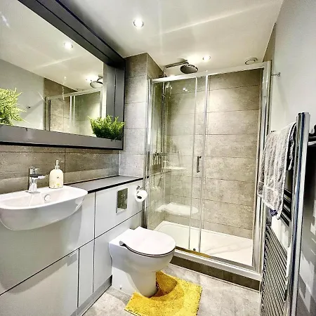 Captivating 2-bed Skyview In Leeds شقة ليدز
