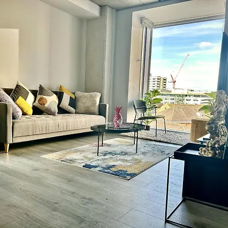 شقة Captivating 2-bed Skyview In Leeds *