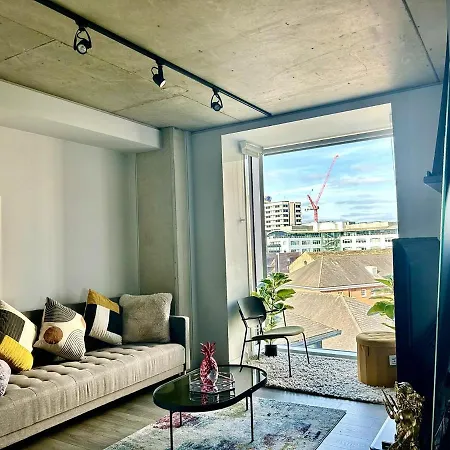 Captivating 2-bed Skyview In Leeds شقة *