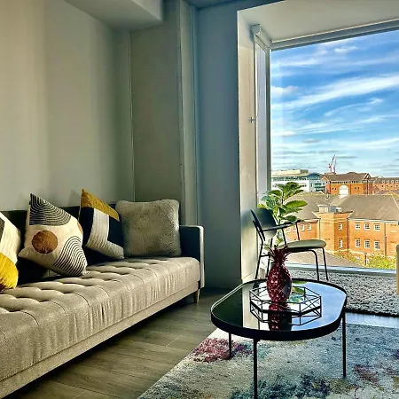 Captivating 2-bed Skyview In Leeds شقة