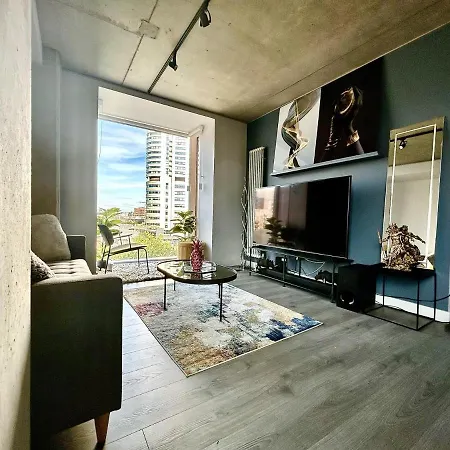 Captivating 2-bed Skyview In Leeds ليدز