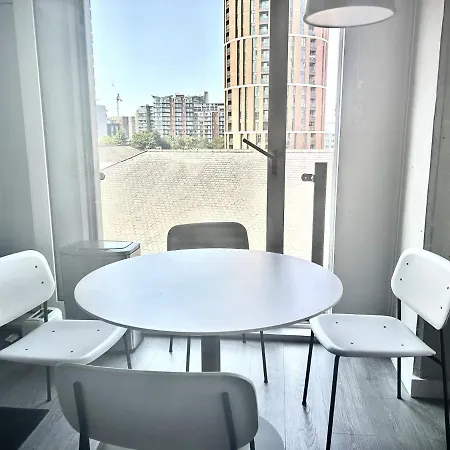 Captivating 2-bed Skyview In Leeds * ليدز