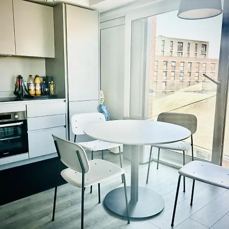 Captivating 2-bed Skyview In Leeds شقة